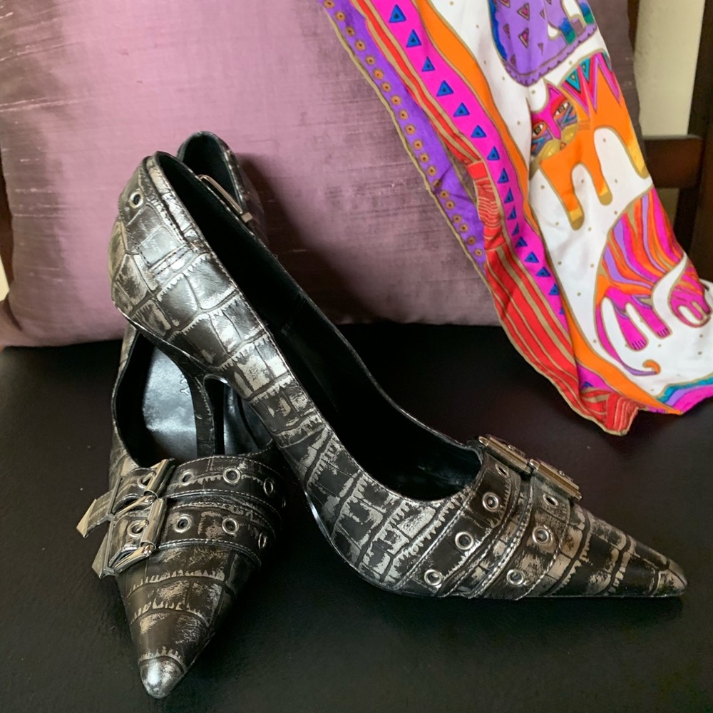 Pumps - Picture 2 of 6
